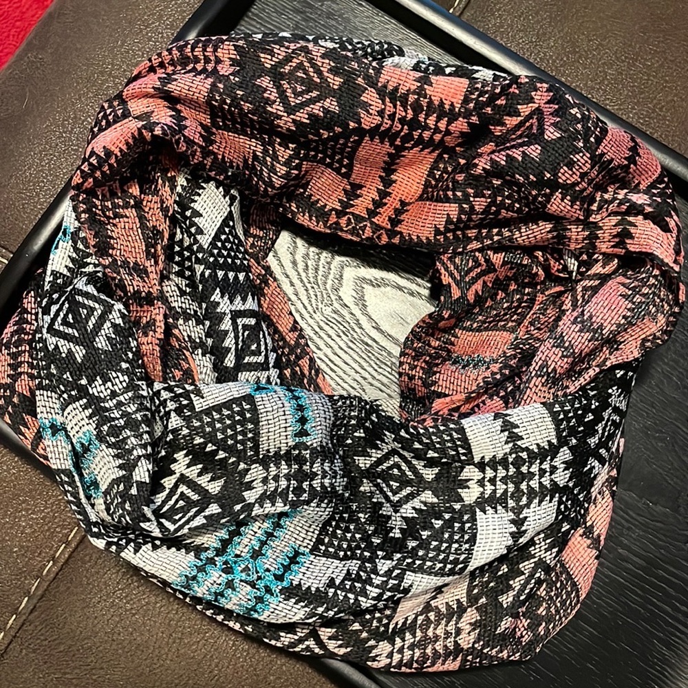 Like new maurices infinity scarf❣️